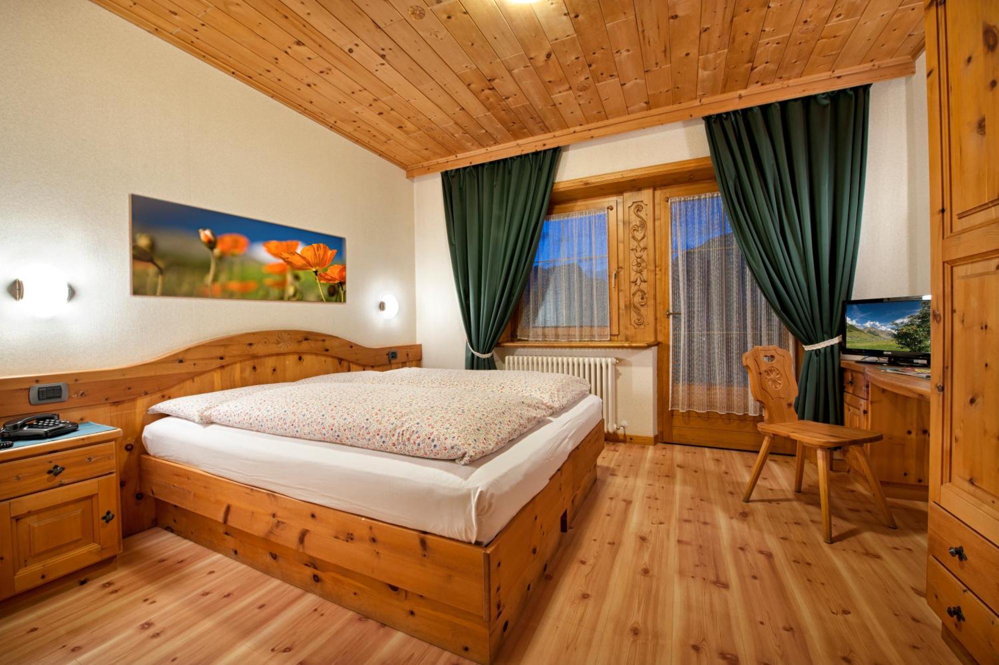 Hotel Duc De Rohan Ливиньо Екстериор снимка